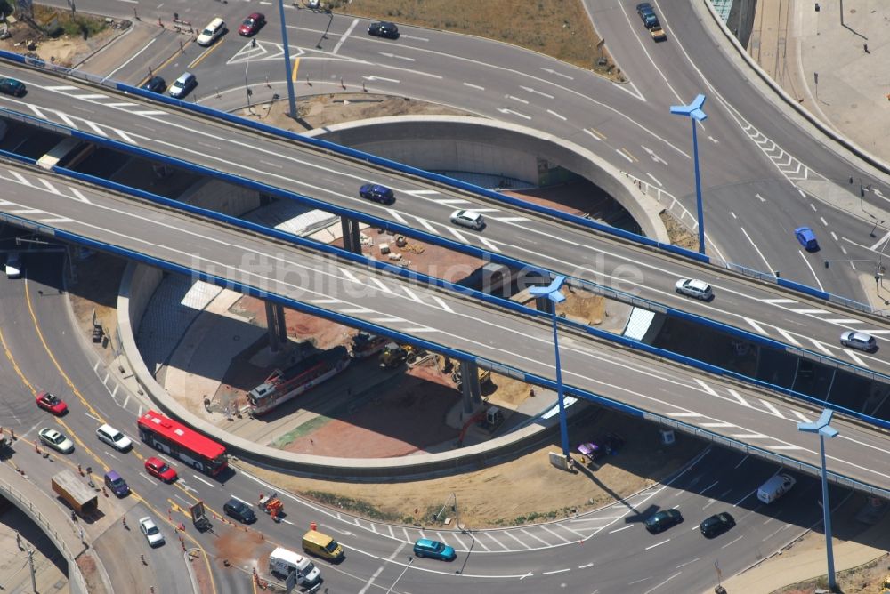 Luftbild Halle (Saale) - Kreisverkehr - Straßenverlauf der Bundessstraße B6 und B80 am Viadukt Riebeckplatz in Halle (Saale) im Bundesland Sachsen-Anhalt