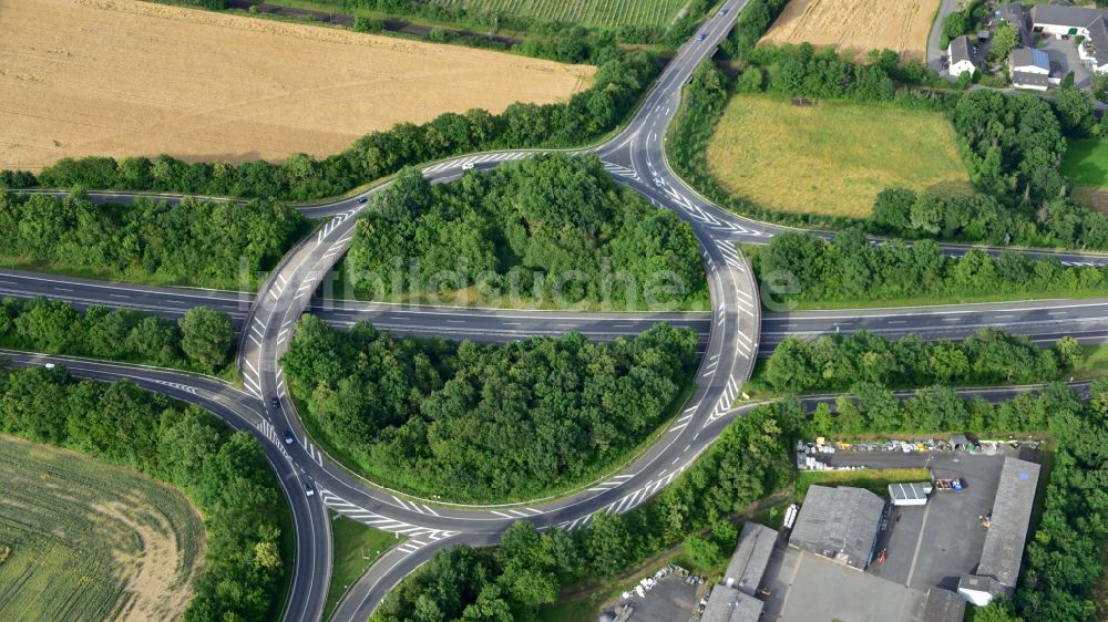 Luftaufnahme Sinzig - Kreisverkehr - Straßenverlauf der Bundesstraße B266 zur B9 in Sinzig im Bundesland Rheinland-Pfalz, Deutschland