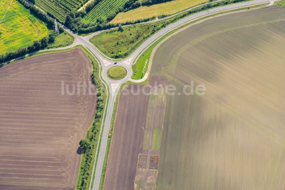 Luftaufnahme Agathenburg - Kreisverkehr - Straßenverlauf Buxtehuder Starße in Agathenburg im Bundesland Niedersachsen, Deutschland