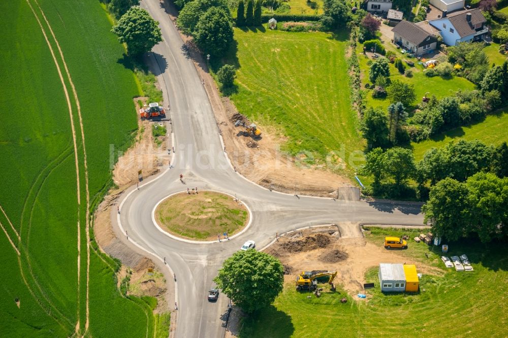 Luftbild Breckerfeld - Kreisverkehr - Straßenverlauf Deller Straße zur L528 in Breckerfeld im Bundesland Nordrhein-Westfalen, Deutschland