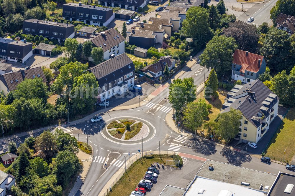 Dellwig von oben - Kreisverkehr - Straßenverlauf in Dellwig im Bundesland Nordrhein-Westfalen, Deutschland