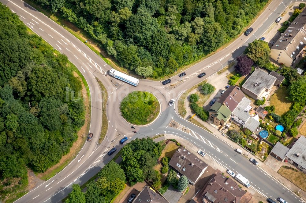 Luftbild Oberhausen - Kreisverkehr - Straßenverlauf entlang der Hünenbergstaße in Oberhausen im Bundesland Nordrhein-Westfalen - NRW, Deutschland