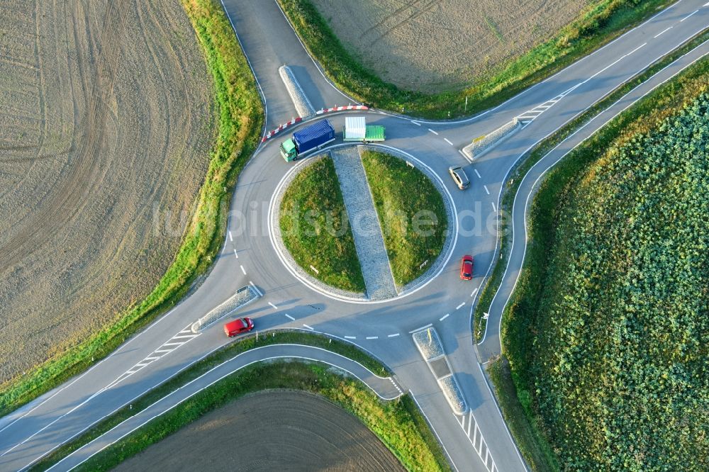 Luftaufnahme Aschersleben - Kreisverkehr - Straßenverlauf der B185 - Ermslebener Straße in Aschersleben im Bundesland Sachsen-Anhalt, Deutschland