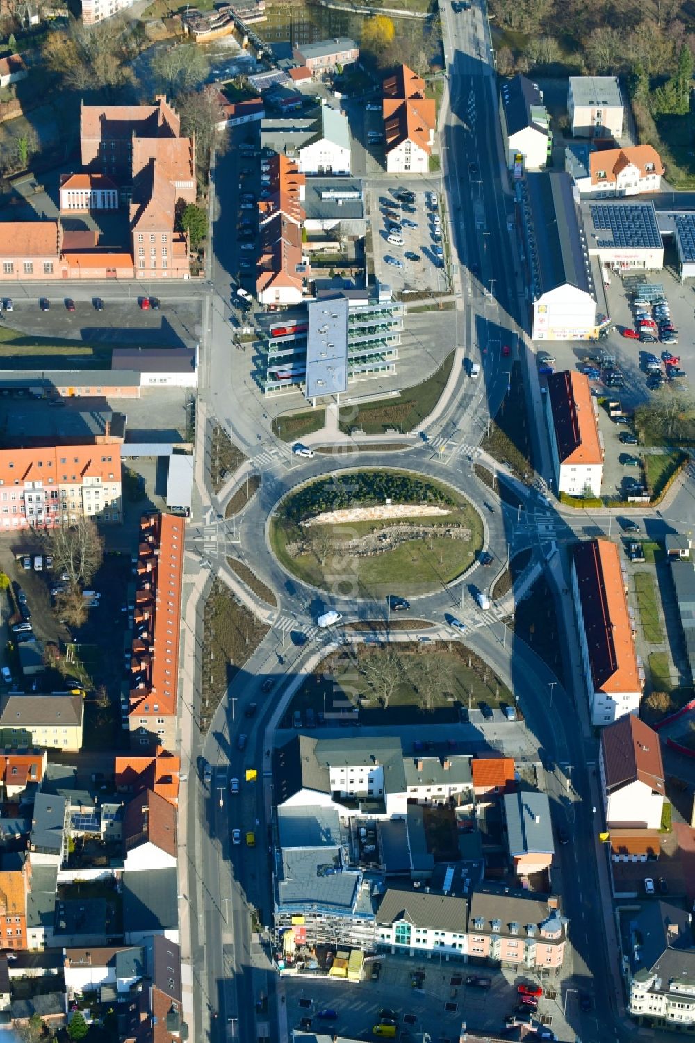 Luftbild Spremberg - Kreisverkehr - Straßenverlauf am Friedrich-Engels-Platz in Spremberg im Bundesland Brandenburg, Deutschland