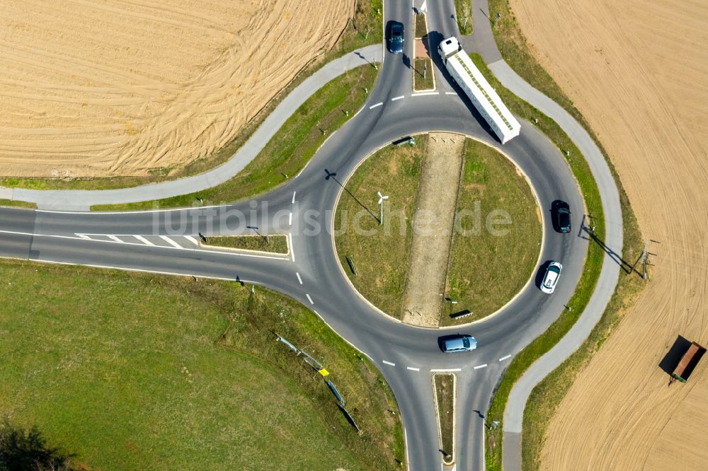 Voerde (Niederrhein) aus der Vogelperspektive: Kreisverkehr - Straßenverlauf der Grenzstraße - Hammweg in Voerde (Niederrhein) im Bundesland Nordrhein-Westfalen, Deutschland