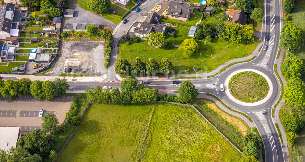 Luftaufnahme Bönen - Kreisverkehr - Straßenverlauf der Hammer Straße - Bahnhofstraße in Bönen im Bundesland Nordrhein-Westfalen, Deutschland