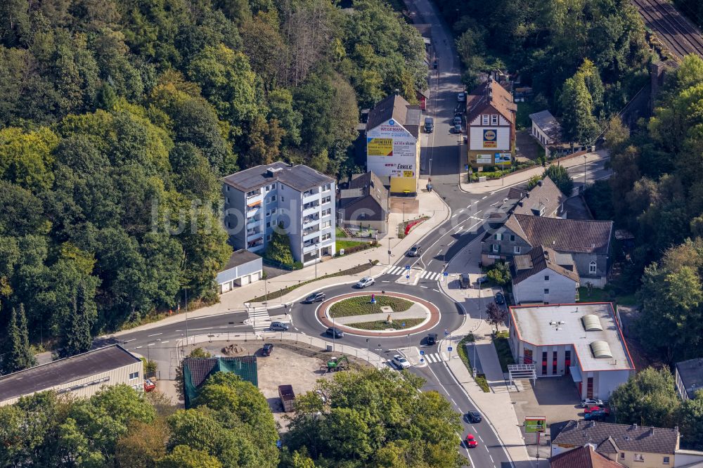 Ennepetal von oben - Kreisverkehr - Straßenverlauf an der Hembecker Talstraße - Kölner Straße in Ennepetal im Bundesland Nordrhein-Westfalen, Deutschland