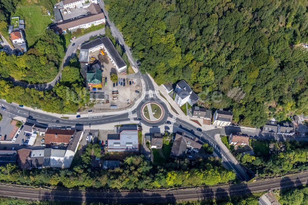 Luftbild Ennepetal - Kreisverkehr - Straßenverlauf an der Hembecker Talstraße - Kölner Straße in Ennepetal im Bundesland Nordrhein-Westfalen, Deutschland