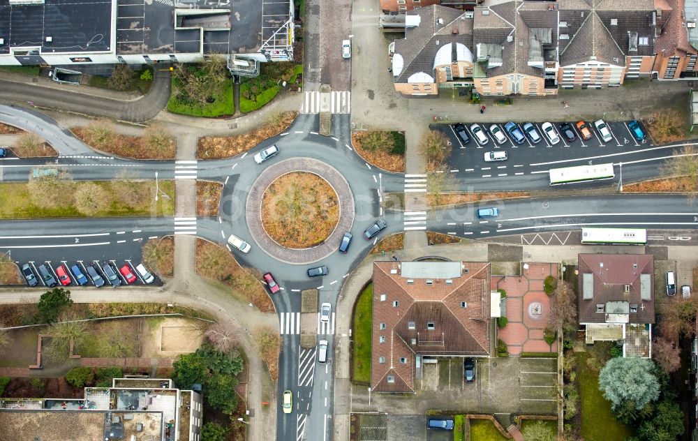 Luftbild Gladbeck - Kreisverkehr - Straßenverlauf Humboldtstraße, Buersche Straße und Schillerstraße in Gladbeck im Bundesland Nordrhein-Westfalen