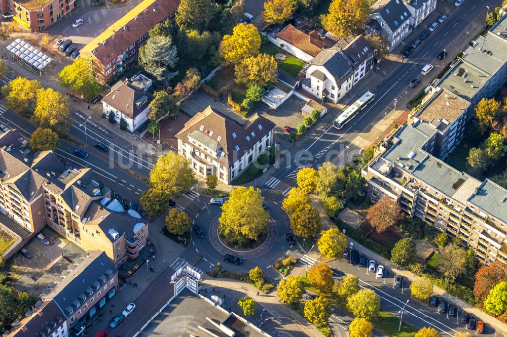 Gladbeck aus der Vogelperspektive: Kreisverkehr - Straßenverlauf Humboldtstraße, Buersche Straße und Schillerstraße in Gladbeck im Bundesland Nordrhein-Westfalen