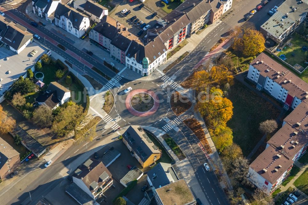 Luftaufnahme Dinslaken - Kreisverkehr - Straßenverlauf Katharinenstraße - Augustastraße in Dinslaken im Bundesland Nordrhein-Westfalen, Deutschland