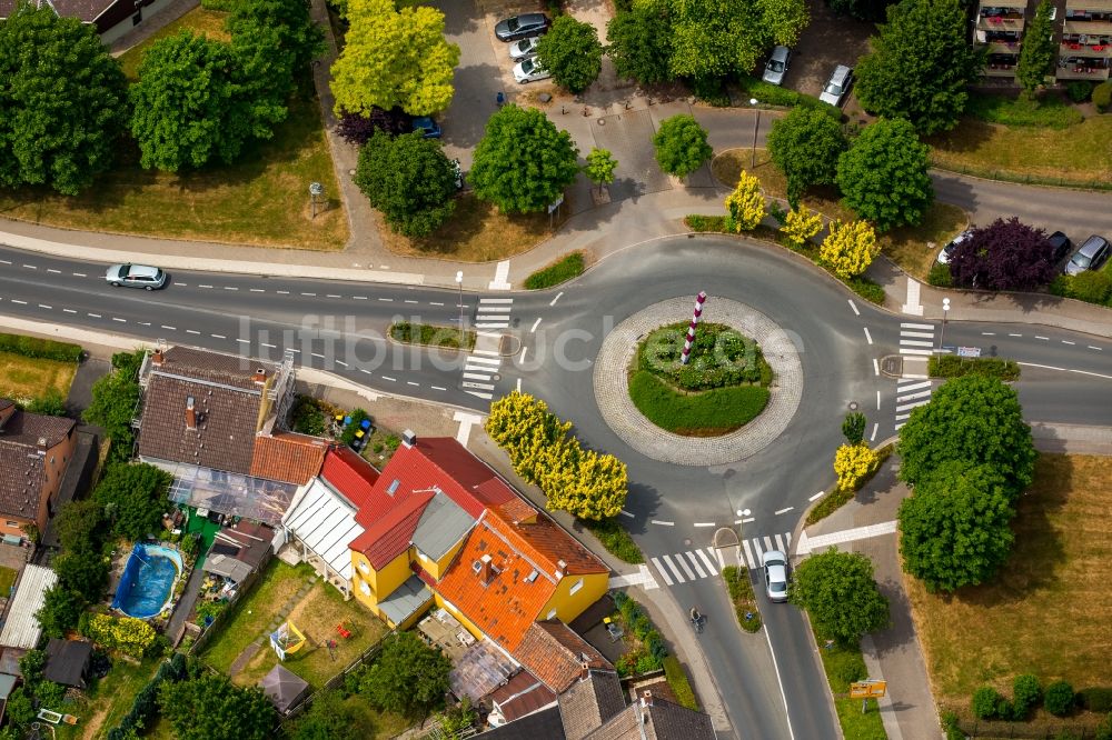 Bergkamen von oben - Kreisverkehr - Straßenverlauf an der Landesstraße L664 in Bergkamen im Bundesland Nordrhein-Westfalen