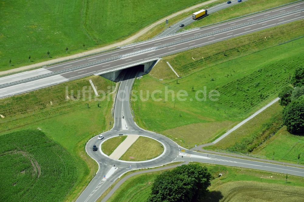 Luftaufnahme Karstädt - Kreisverkehr - Straßenverlauf der Landesstraße L 13 zur Auffahrt der BAB A14 in Karstädt im Bundesland Brandenburg, Deutschland