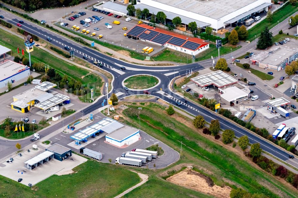 Luftbild Orschweier - Kreisverkehr - Straßenverlauf Larl-Benz-Straße zur Landesstraße L103 in Orschweier im Bundesland Baden-Württemberg, Deutschland