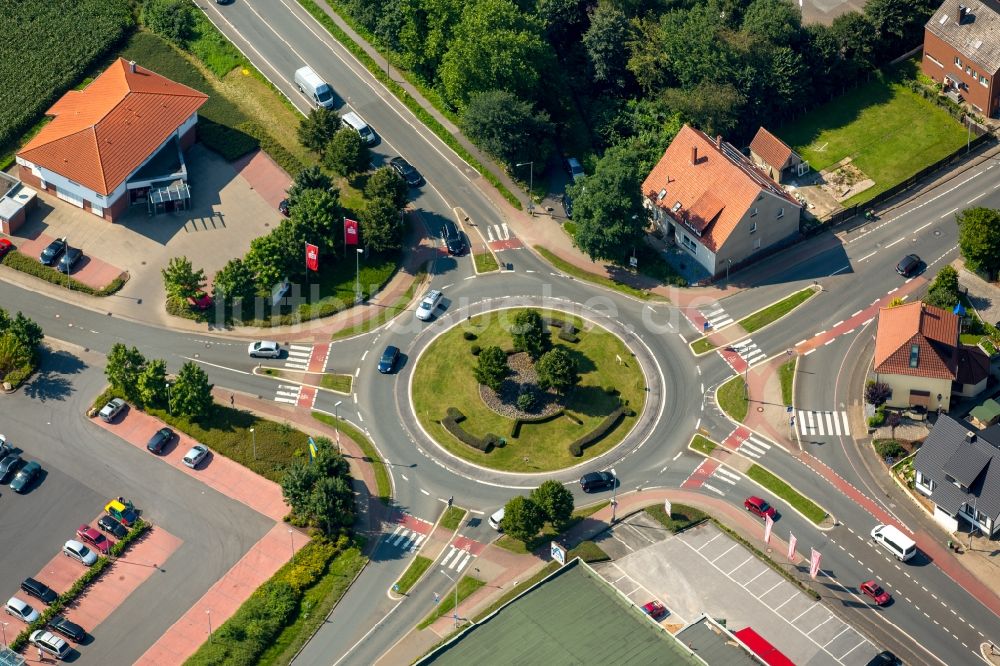 Bünde aus der Vogelperspektive: Kreisverkehr - Straßenverlauf Lübecker Straße in Bünde im Bundesland Nordrhein-Westfalen