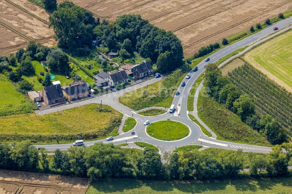 Bergkamen von oben - Kreisverkehr - Straßenverlauf an der Lünener Straße in Bergkamen im Bundesland Nordrhein-Westfalen, Deutschland