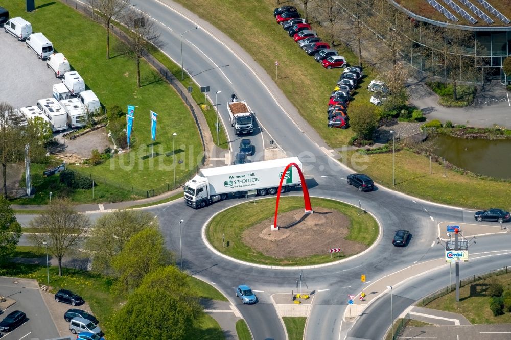 Luftaufnahme Brilon - Kreisverkehr - Straßenverlauf Möhnestraße Ostring B7 - B480 in Brilon im Bundesland Nordrhein-Westfalen