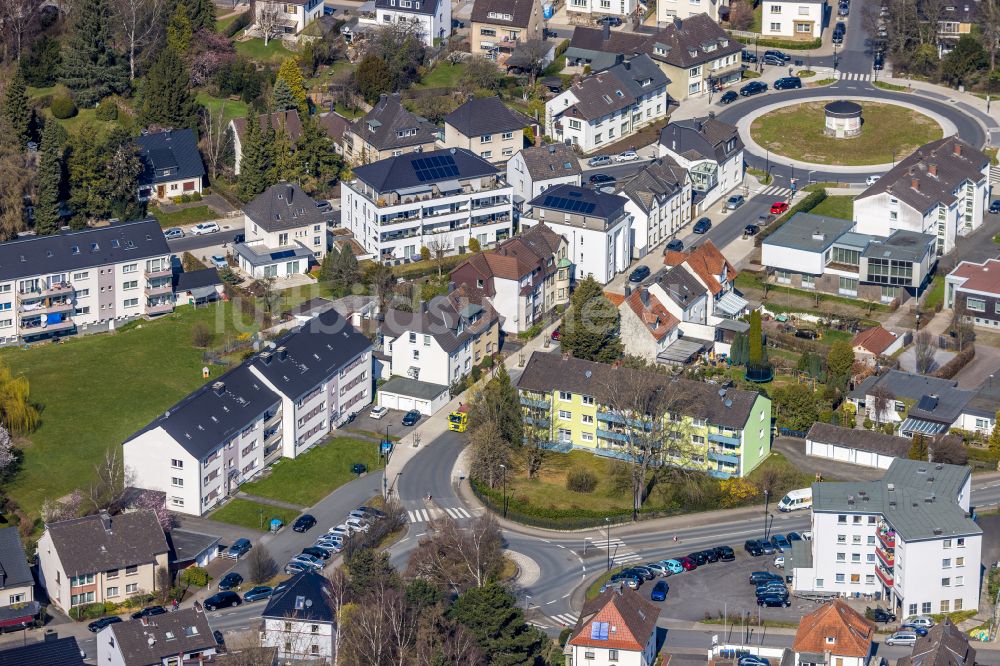 Arnsberg aus der Vogelperspektive: Kreisverkehr - Straßenverlauf an der Michaelstraße in Arnsberg im Bundesland Nordrhein-Westfalen, Deutschland