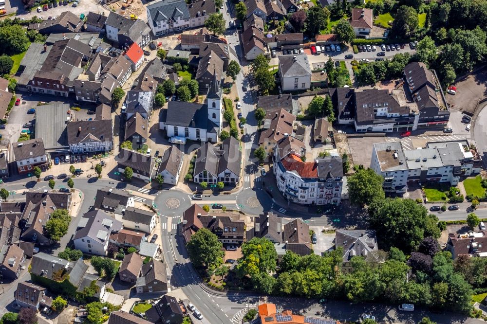 Luftbild Ennepetal - Kreisverkehr - Straßenverlauf an der Milsper Straße Ecke Lindenstraße in Ennepetal im Bundesland Nordrhein-Westfalen - NRW, Deutschland