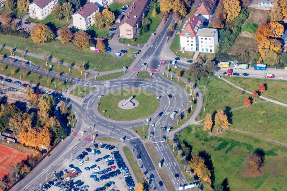 Karlsruhe aus der Vogelperspektive: Kreisverkehr - Straßenverlauf Oststadtkreisel in Karlsruhe im Bundesland Baden-Württemberg, Deutschland