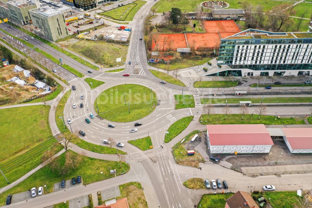 Luftaufnahme Karlsruhe - Kreisverkehr - Straßenverlauf Oststadtkreisel in Karlsruhe im Bundesland Baden-Württemberg, Deutschland