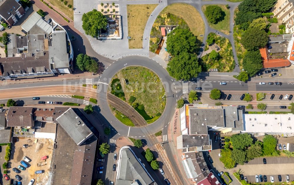 Dinslaken von oben - Kreisverkehr - Straßenverlauf am Platz D Agen in Dinslaken im Bundesland Nordrhein-Westfalen - NRW, Deutschland