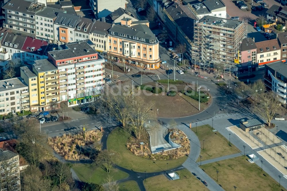 Dinslaken von oben - Kreisverkehr - Straßenverlauf am Platz D Agen in Dinslaken im Bundesland Nordrhein-Westfalen - NRW, Deutschland