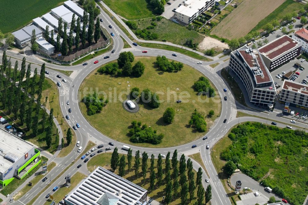 Luftbild Ingolstadt - Kreisverkehr - Straßenverlauf der Richard-Wagner-Straße - Bei der Hollerstaude - Levelingstraße - Friedrichshofener Straße in Ingolstadt im Bundesland Bayern, Deutschland