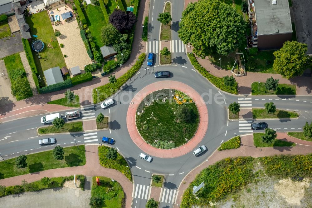 Gladbeck von oben - Kreisverkehr - Straßenverlauf an der Rockwool Straße - Kampstraße in Gladbeck im Bundesland Nordrhein-Westfalen - NRW, Deutschland