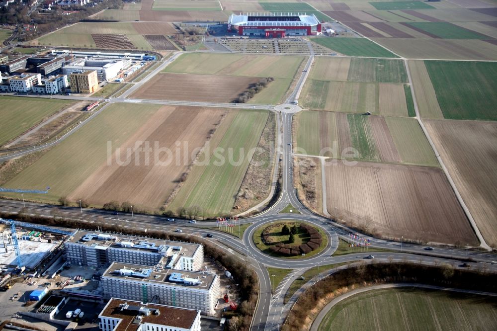 Mainz von oben - Kreisverkehr - Straßenverlauf der Saarstraße in Bretzenheim in Mainz im Bundesland Rheinland-Pfalz, Deutschland