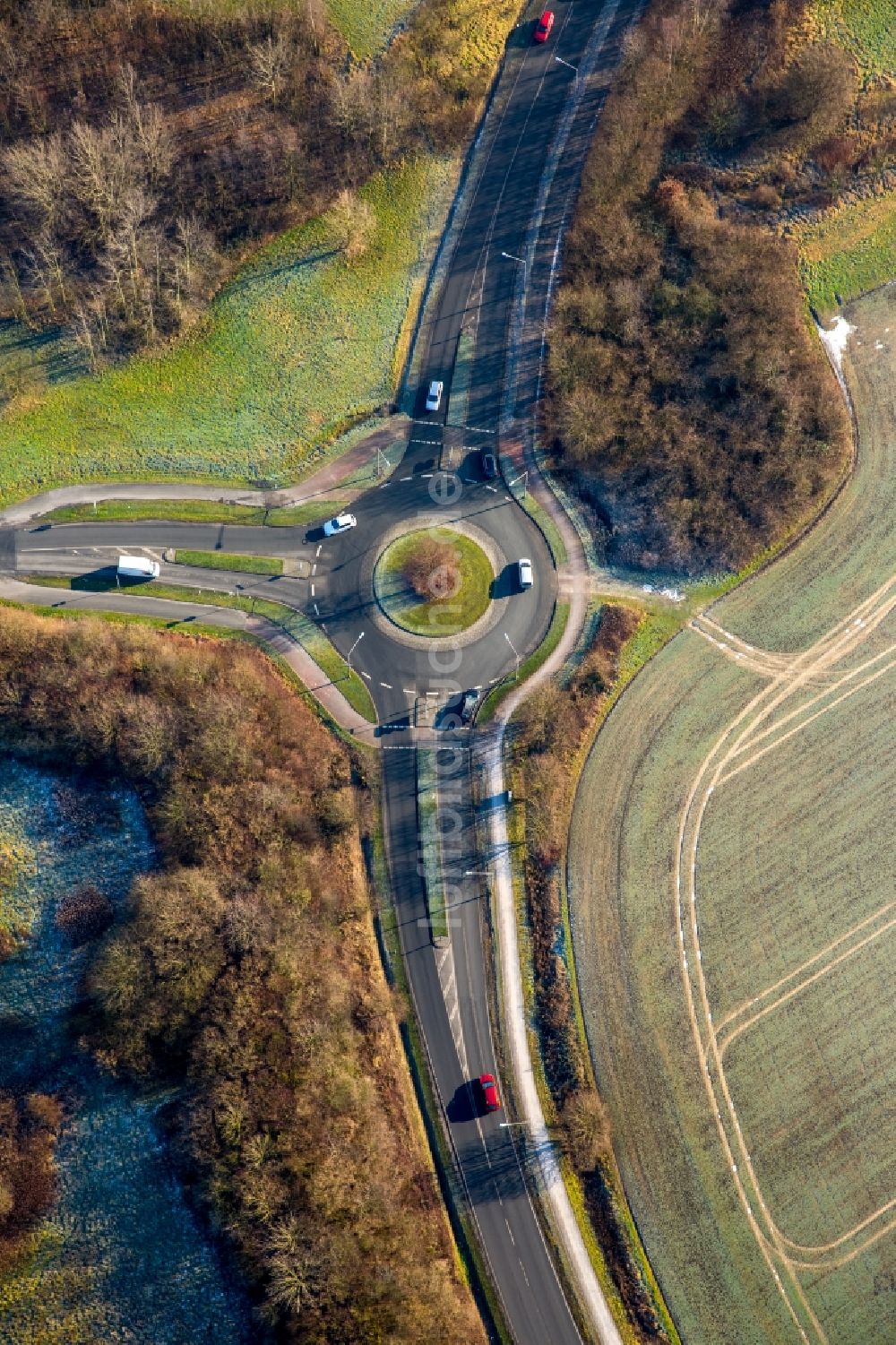 Luftaufnahme Hamm - Kreisverkehr - Straßenverlauf Sachsenring und Bernhard-Droste-Weg im herbstlichen Hamm im Bundesland Nordrhein-Westfalen