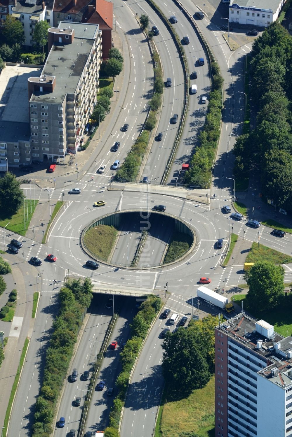 Luftbild Kiel - Kreisverkehr - Straßenverlauf Schnellstraße B76 Ecke Hamburger Chaussee in Kiel im Bundesland Schleswig-Holstein