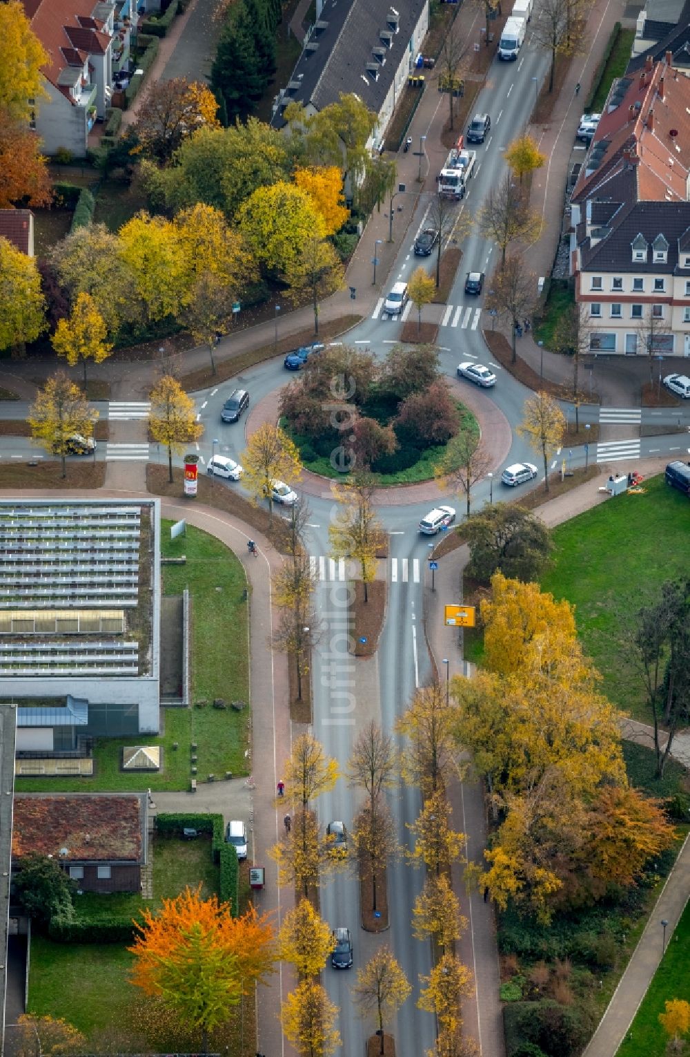 Luftaufnahme Gladbeck - Kreisverkehr - Straßenverlauf der Schützenstraße - In der Dorfheide - Wilhelmstraße in Gladbeck im Bundesland Nordrhein-Westfalen, Deutschland