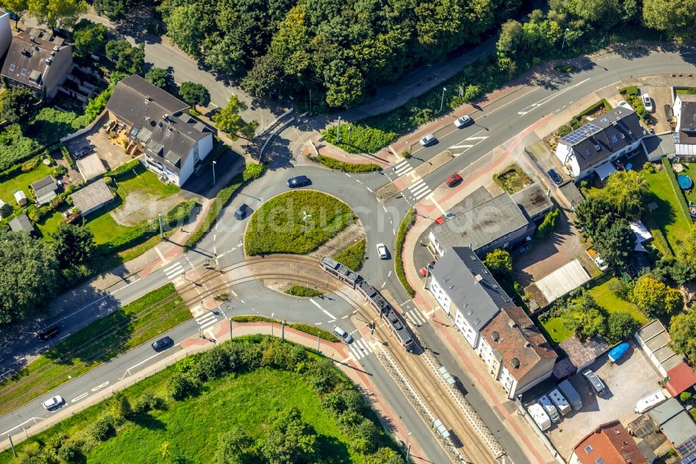 Luftaufnahme Herne - Kreisverkehr - Straßenverlauf mit einer Straßenbahnlinie entlang der Magdeburger Str. in Herne im Bundesland Nordrhein-Westfalen, Deutschland