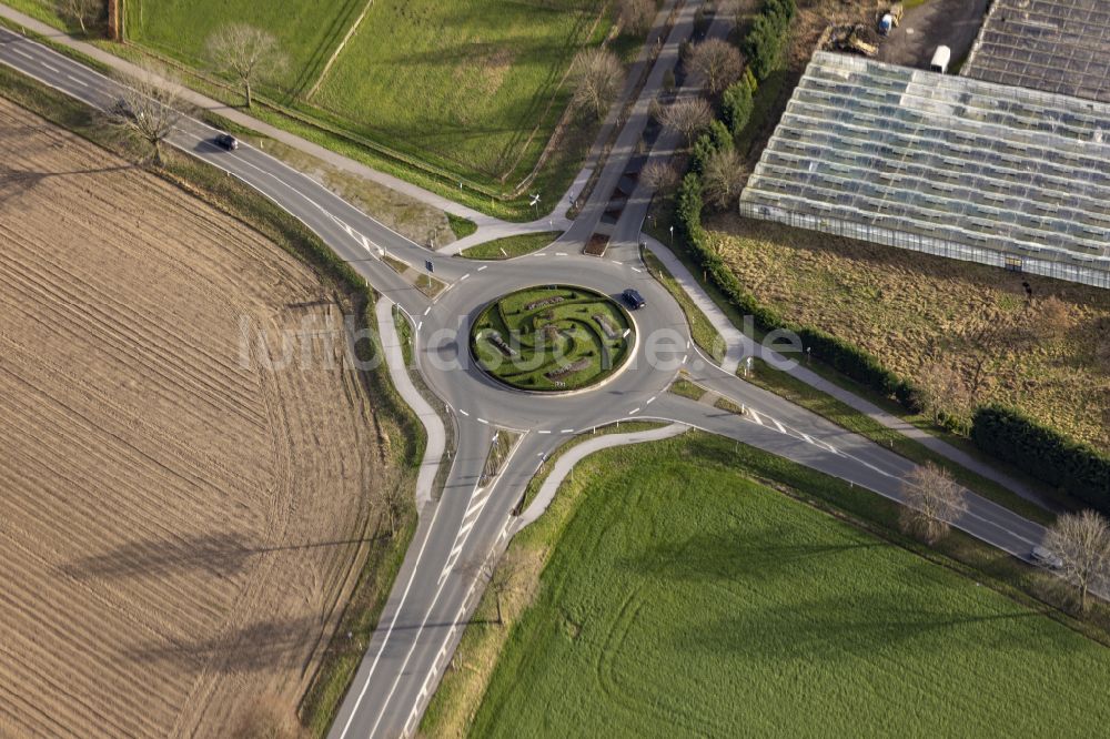 Straelen aus der Vogelperspektive: Kreisverkehr - Straßenverlauf Walbecker Straße in Straelen im Bundesland Nordrhein-Westfalen, Deutschland