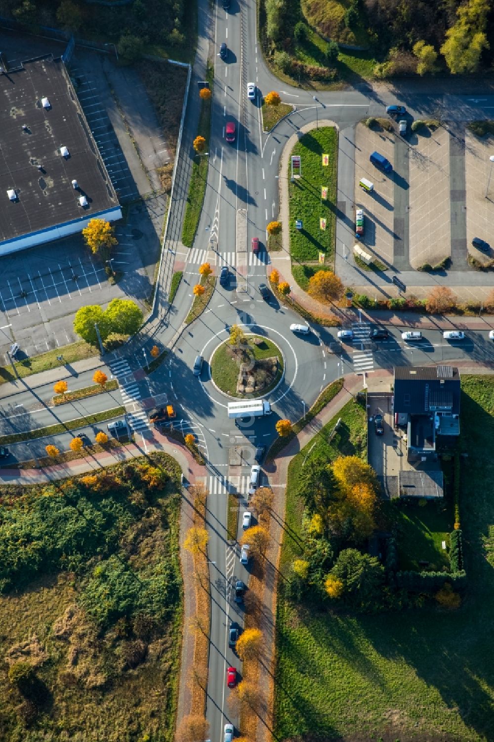 Luftaufnahme Hamm - Kreisverkehr - Straßenverlauf Warendorfer Straße - Sachsenring in Hamm im Bundesland Nordrhein-Westfalen