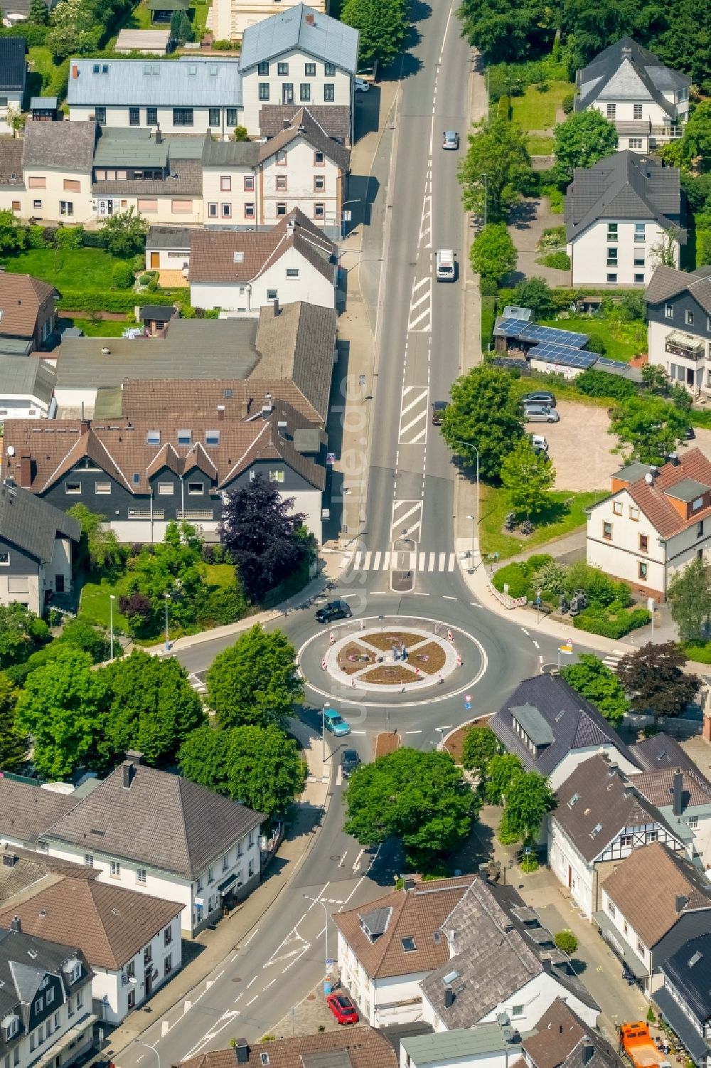 Breckerfeld von oben - Kreisverkehr - Straßenverlauf Westring - Frankfurter Straße - Prioreier Straße in Breckerfeld im Bundesland Nordrhein-Westfalen, Deutschland