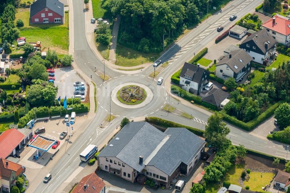 Luftbild Breckerfeld - Kreisverkehr - Straßenverlauf Westring - Frankfurter Straße - Prioreier Straße in Breckerfeld im Bundesland Nordrhein-Westfalen, Deutschland