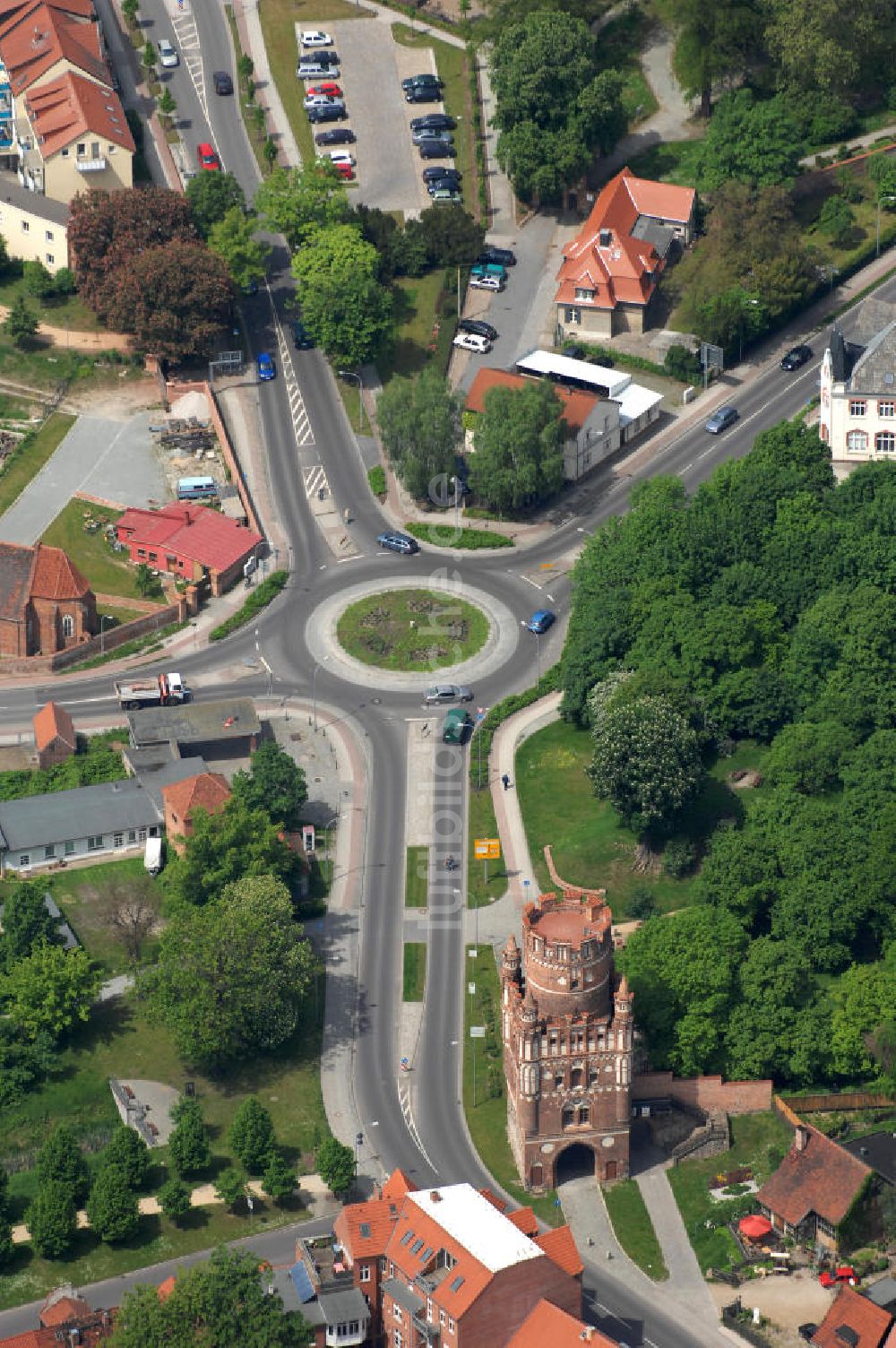 Stendal aus der Vogelperspektive: Kreisverkehr am Uenglinger Tor in Stendal in Sachsen-Anhalt