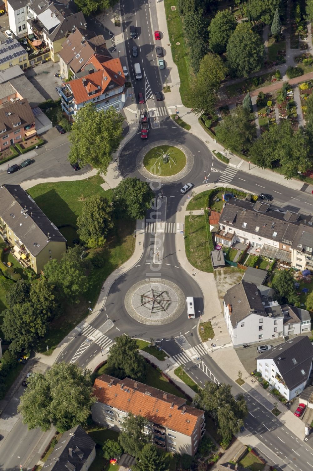 Dortmund aus der Vogelperspektive: Kreisverkehrsplatz mit der Mengeder Spinne in Dortmund im Bundesland Nordrhein-Westfalen NRW