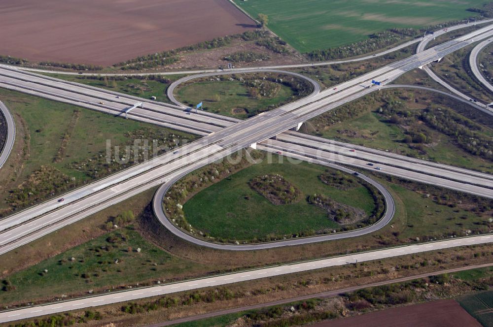 Magdeburg aus der Vogelperspektive: Kreuz Magdeburg A14 / A2