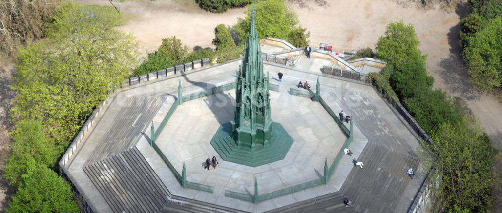 Berlin von oben - Kreuzbergdenkmal im Viktoriapark in Berlin- Kreuzberg