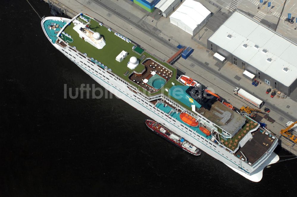 Hamburg von oben - Kreuzfahrtschiff MS Alexander von Humboldt II im Hamburger Hafen