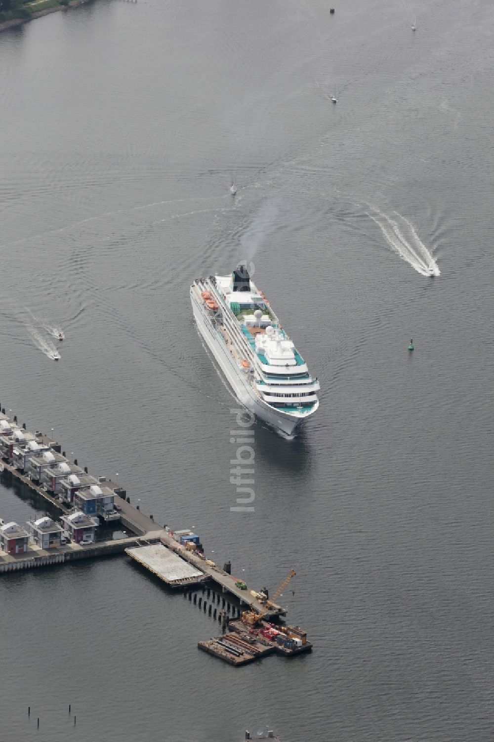 Flensburg von oben - Kreuzfahrtschiff Amadea in Flensburg im Bundesland Schleswig-Holstein