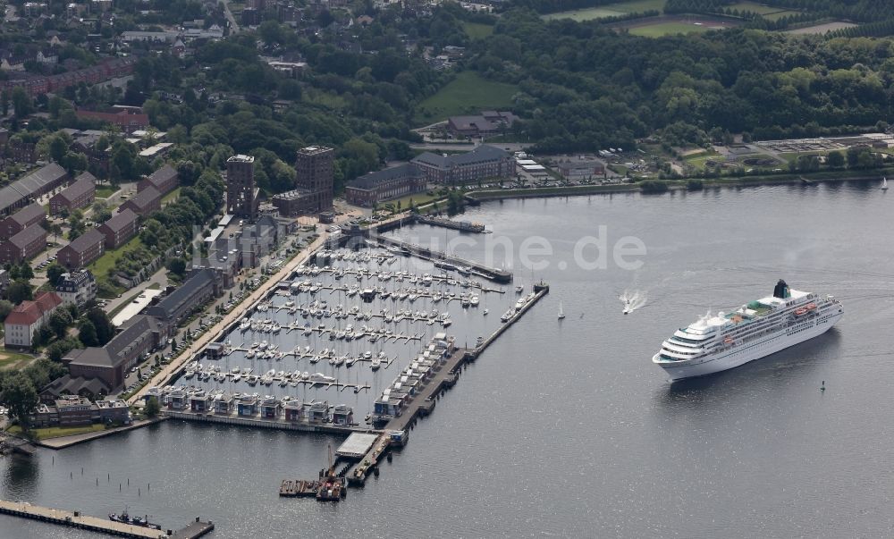 Flensburg von oben - Kreuzfahrtschiff Amadea in Flensburg im Bundesland Schleswig-Holstein