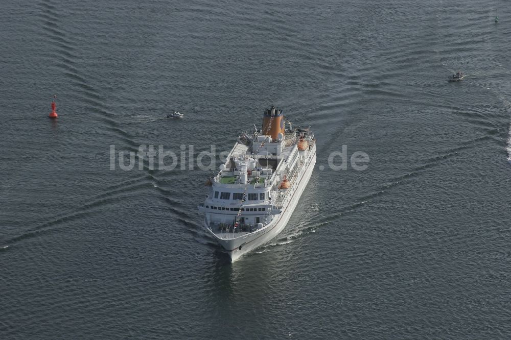 Luftbild Glücksburg - Kreuzfahrtschiff auf der Flensburger Förde im Bundesland Schleswig-Holstein