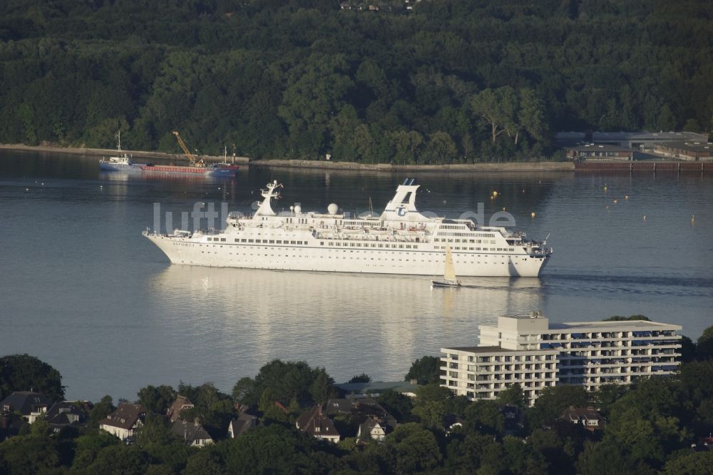 Luftaufnahme Kiel - Kreuzfahrtschiff in Kiel im Bundesland Schleswig-Holstein