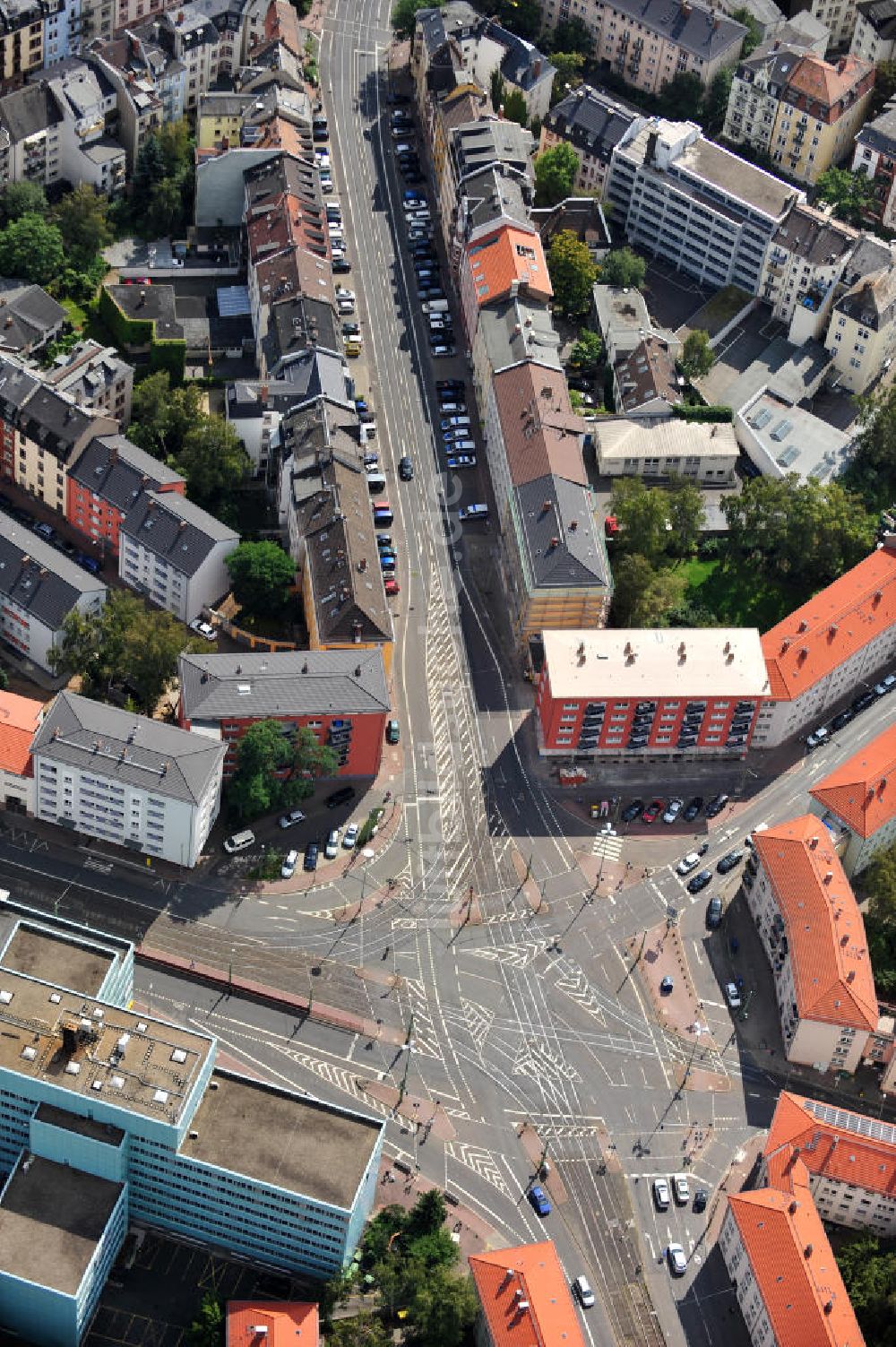 Frankfurt am Main OT Bockenheim von oben - Kreuzung Adalberststraße Ecke Schloßstraße in Frankfurt am Main in Hessen