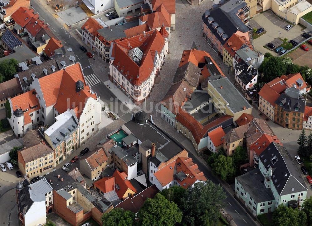 Apolda aus der Vogelperspektive: Kreuzung August-Bebel-Straße - Am Brückenborn mit Stadthaus in Apolda im Bundesland Thüringen