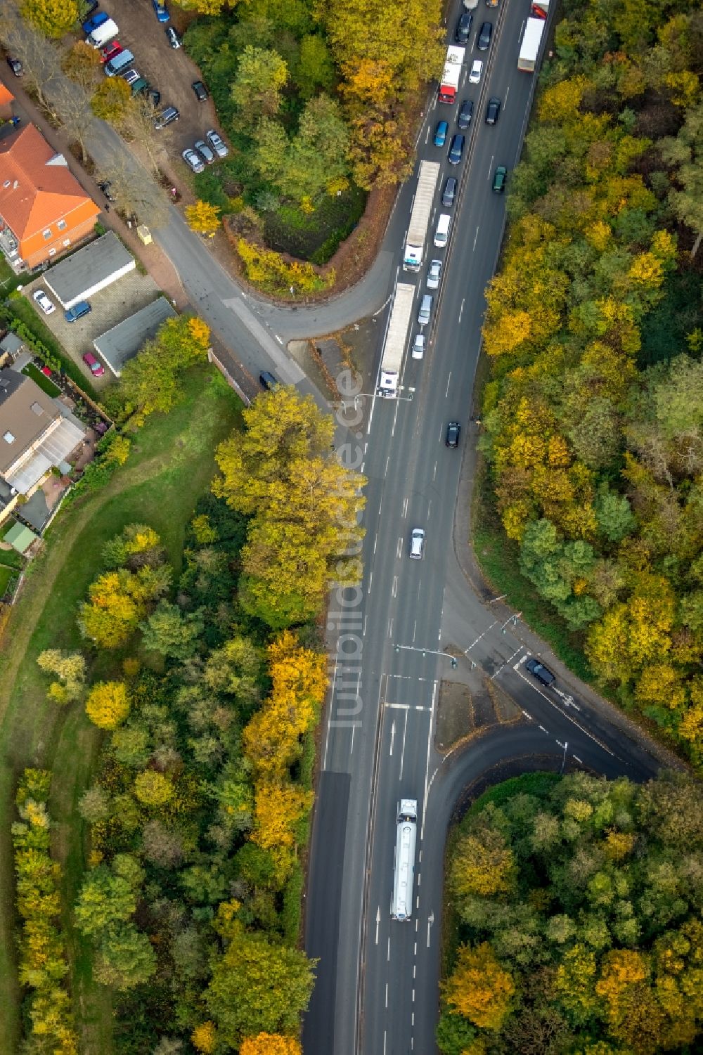 Luftbild Düsseldorf - Kreuzung Bergische Landstraße und Knittkuhler Straße in Düsseldorf im Bundesland Nordrhein-Westfalen, Deutschland